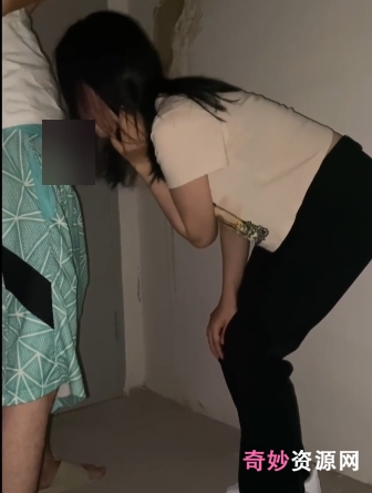 [转载搬运]+年轻小情侣楼梯间嘴艺互动玩奇妙+女友嘴上功夫不错+[1V+123m][百度盘]