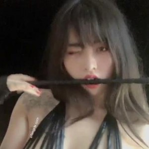 杜雨含18岁抖音网红翻车写真：长春含猪蹄子JK黑丝OL女仆